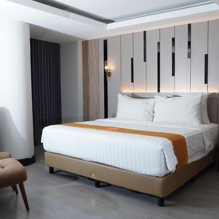 Cavinton Hotel Malioboro Yogyakarta By Tritama Hospitality Exterior photo