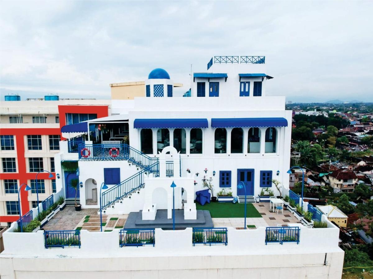 Cavinton Hotel Malioboro Yogyakarta By Tritama Hospitality Exterior photo