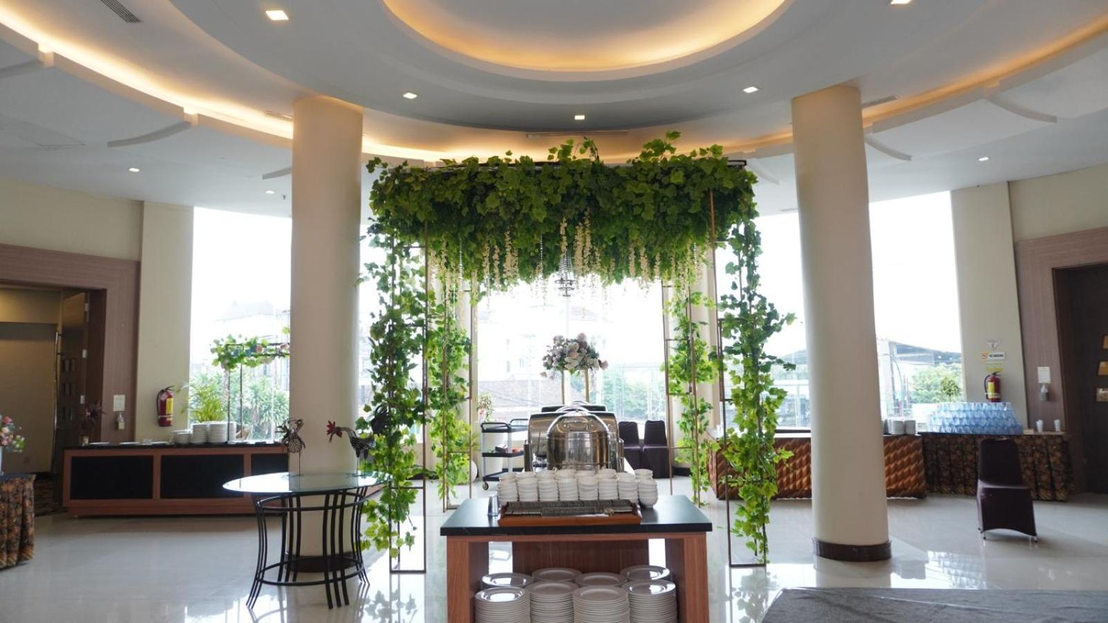 Cavinton Hotel Malioboro Yogyakarta By Tritama Hospitality Exterior photo
