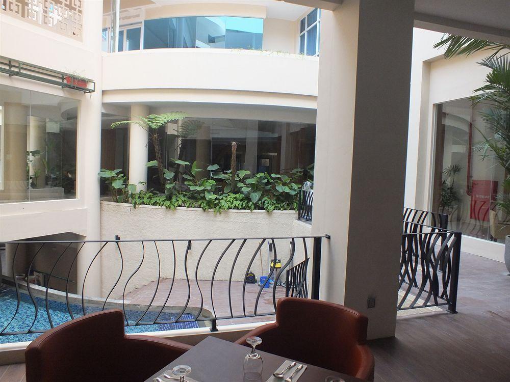 Cavinton Hotel Malioboro Yogyakarta By Tritama Hospitality Exterior photo