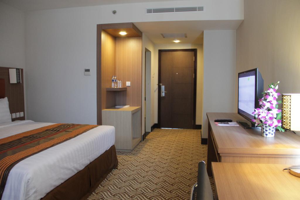 Cavinton Hotel Malioboro Yogyakarta By Tritama Hospitality Exterior photo