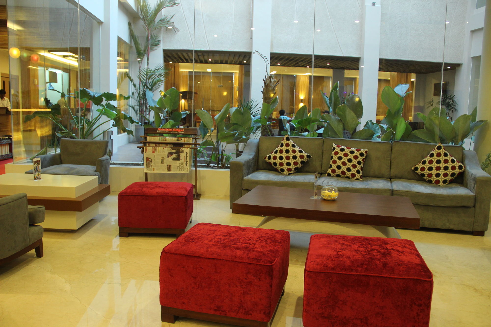 Cavinton Hotel Malioboro Yogyakarta By Tritama Hospitality Exterior photo